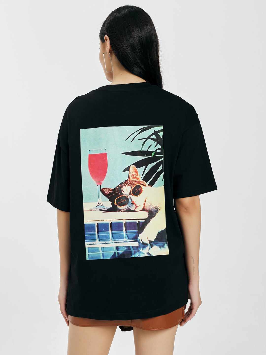 Cat Chilling Printed Black Oversized T-Shirt