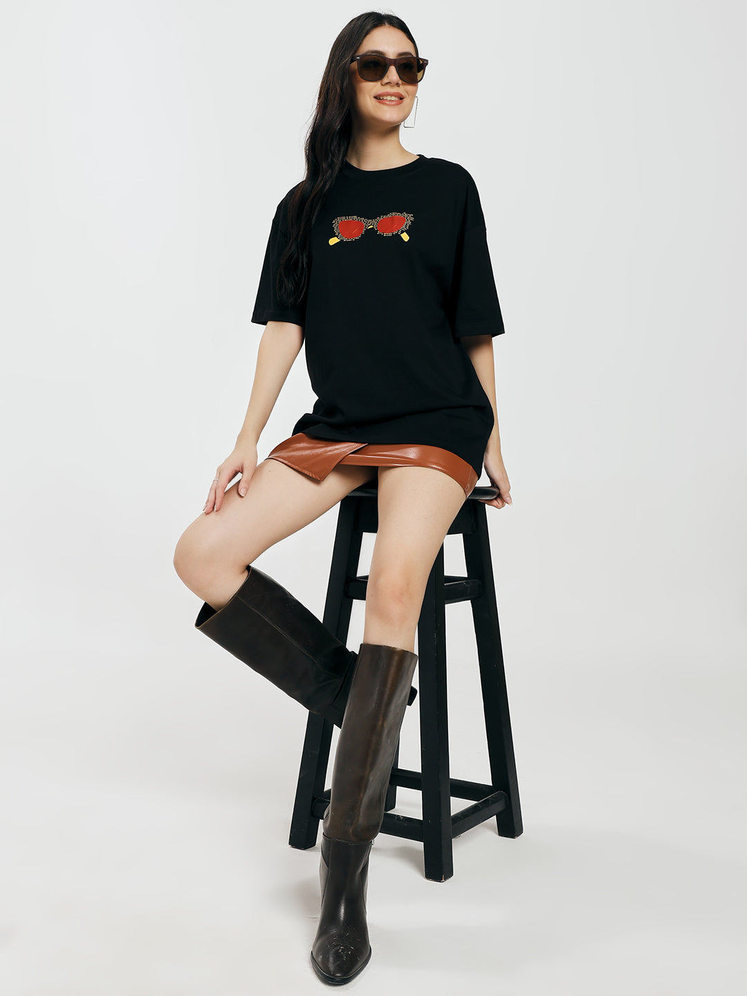 Cat Chilling Printed Black Oversized T-Shirt