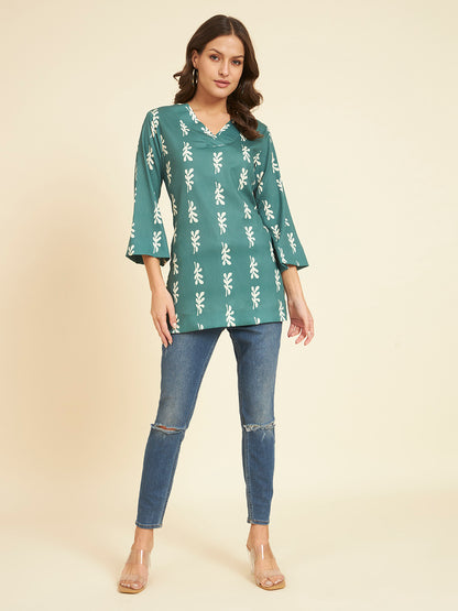 Stylish V-Neck Wrinkled Kurti